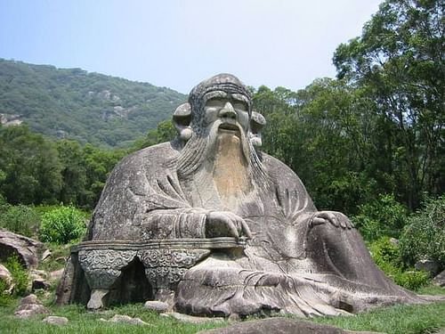 Estatua de Lao-Tzu en el Monte Qingyuan en la provincia de Fujian en la Región del Este de China