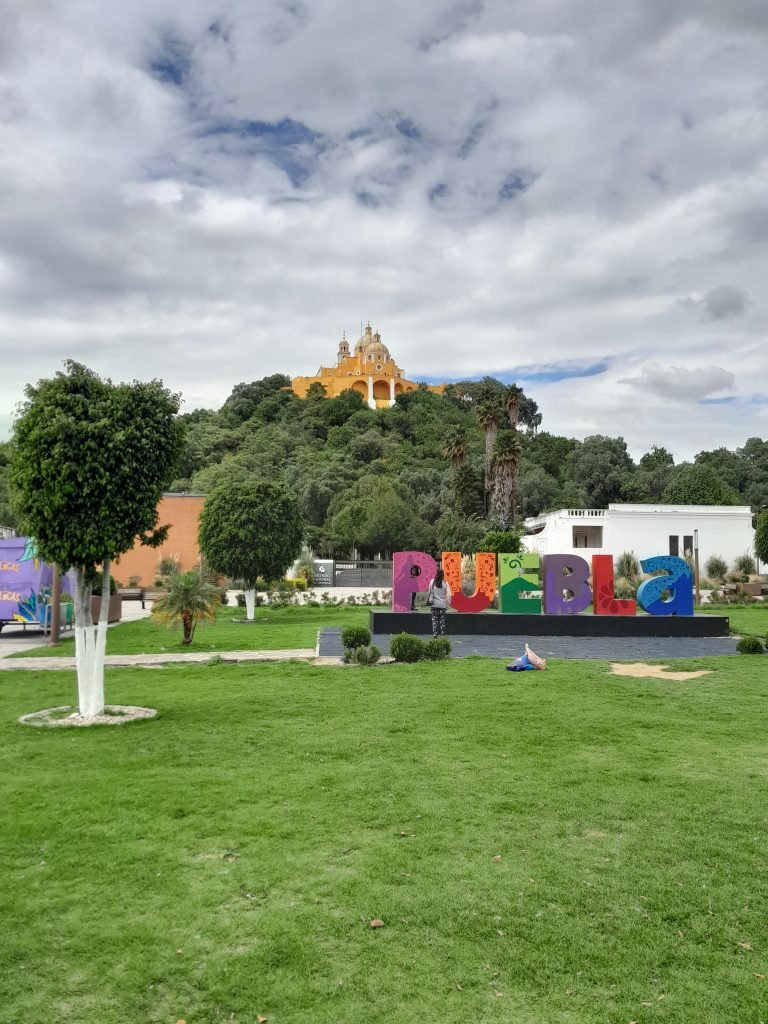 Chikung junto a Gran Pirámide de Cholula Puebla